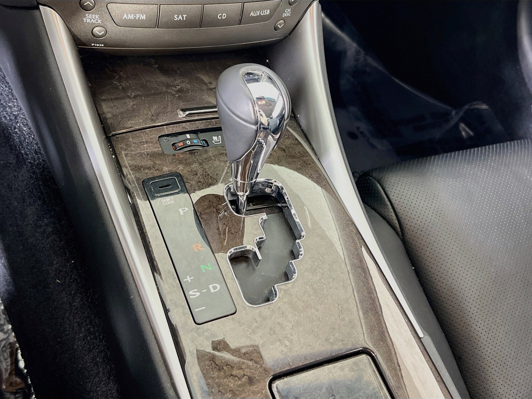 Used 2010 Lexus IS 250C w/ Luxury Pkg RWD image 17