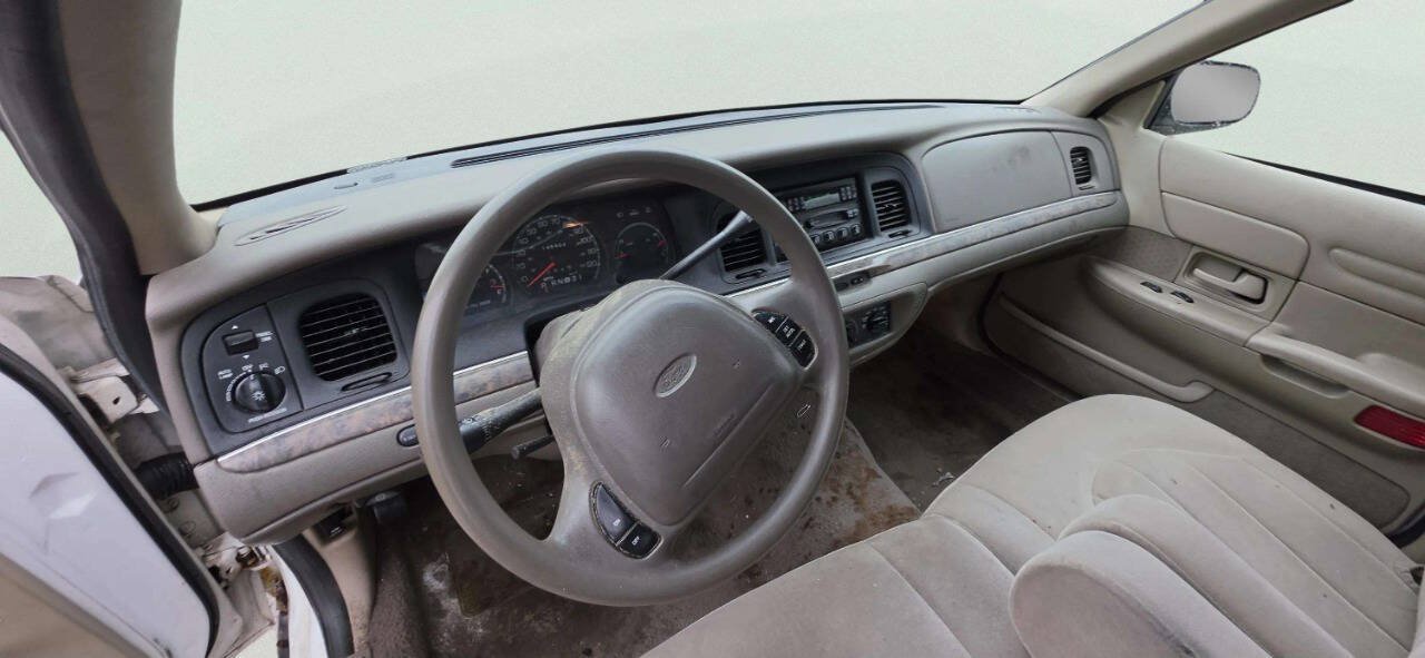 Used 2000 Ford Crown Victoria RWD image 9