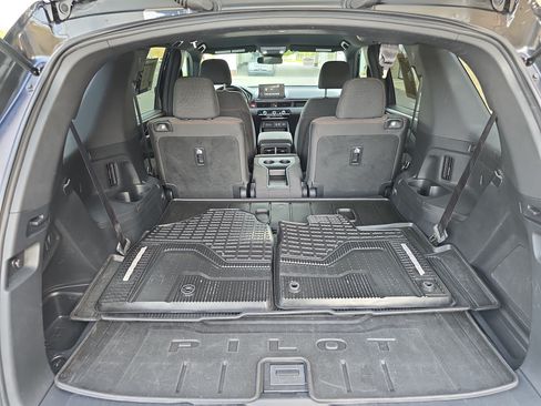 Used 2025 Honda Pilot Sport image 13