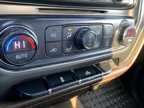 Used 2018 Chevrolet Silverado 1500 LT w/ LT Eassist Package image 34