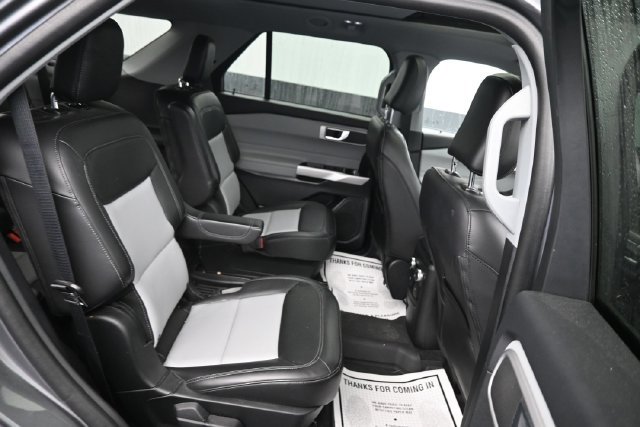 Used 2022 Ford Explorer XLT w/ Equipment Group 202A AWD/4WD image 9