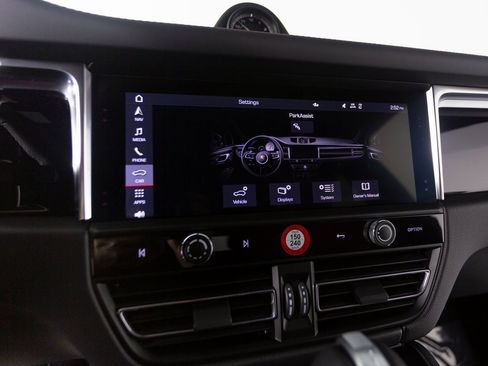 New 2026 Porsche Macan image 20