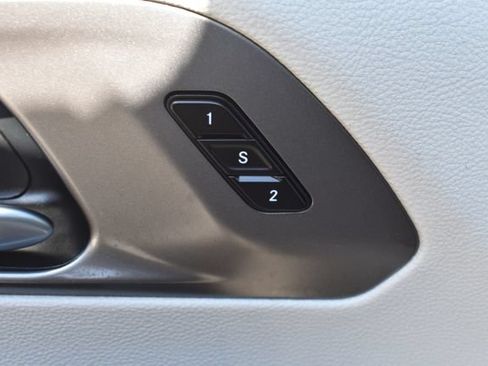Used 2024 Chrysler Pacifica Touring-L FWD image 12