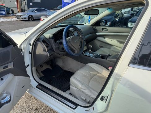 Used 2013 INFINITI G37 x w/ Premium Pkg image 17