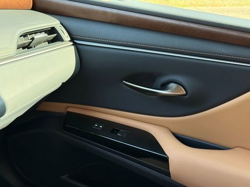 Certified 2025 Lexus ES 350 w/ Premium Package image 38