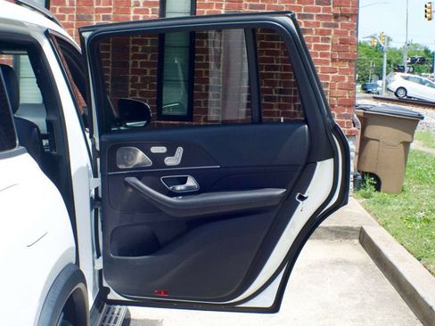 Used 2023 Mercedes-Benz GLS 450 4MATIC image 50