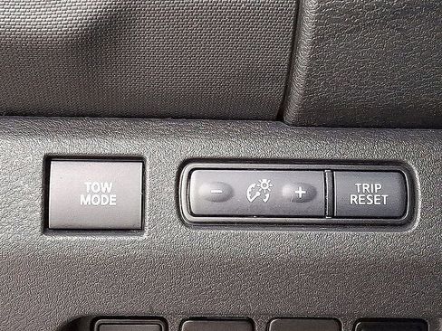 Used 2022 Nissan Frontier PRO-4X image 27