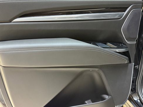 Certified 2025 Cadillac Escalade ESV Premium Luxury image 46