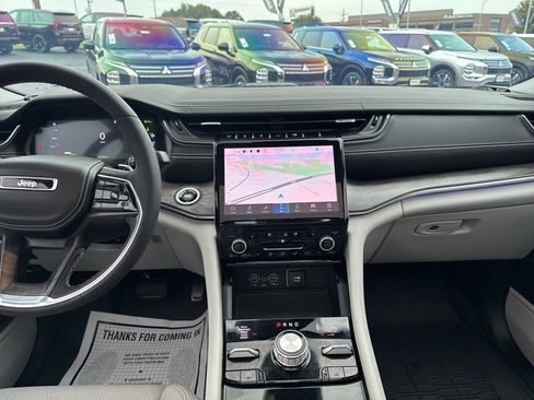 Used 2022 Jeep Grand Cherokee Overland w/ Luxury Tech Group IV image 24