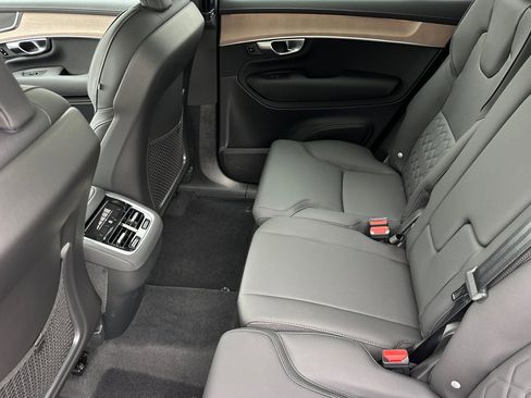 New 2025 Volvo XC90 B6 Core image 10