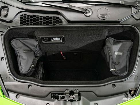 Used 2021 Lamborghini Huracan EVO RWD image 6