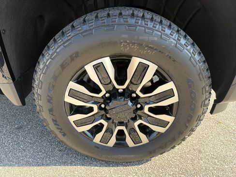 New 2026 GMC Sierra 2500 Denali Ultimate AWD/4WD image 13