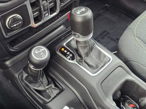 Used 2024 Jeep Wrangler Unlimited Sahara AWD/4WD image 25