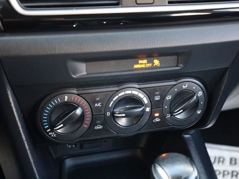 Used 2015 MAZDA MAZDA3 i Sport image 31