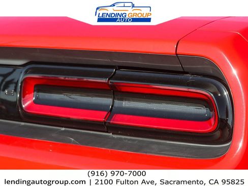 Used 2015 Dodge Challenger SXT image 8