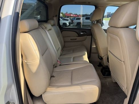 Used 2011 Chevrolet Avalanche LTZ RWD image 10