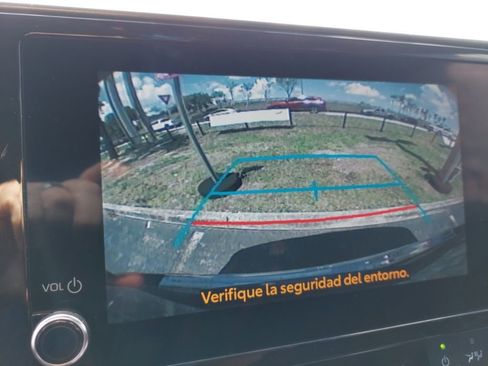 Used 2023 Toyota Highlander L image 9