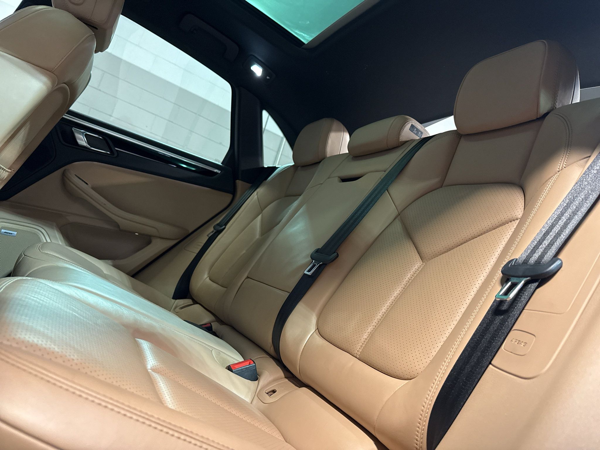 Used 2020 Porsche Macan AWD/4WD image 32