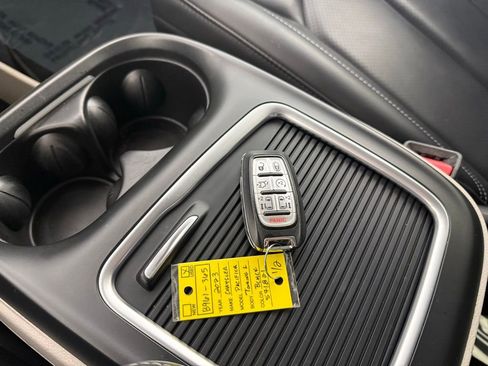 Used 2023 Chrysler Pacifica Touring-L FWD image 22