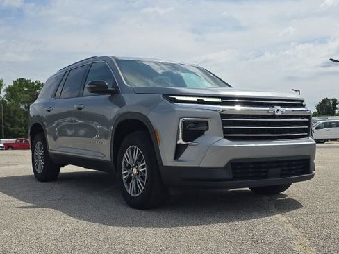 Used 2024 Chevrolet Traverse LT FWD image 7