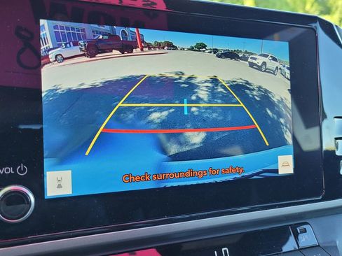 Used 2025 Toyota Camry SE image 21