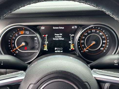 Used 2022 Jeep Wrangler Unlimited Sahara AWD/4WD image 16