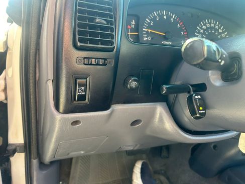 Used 2000 Toyota Tacoma 4x4 Xtracab V6 image 11