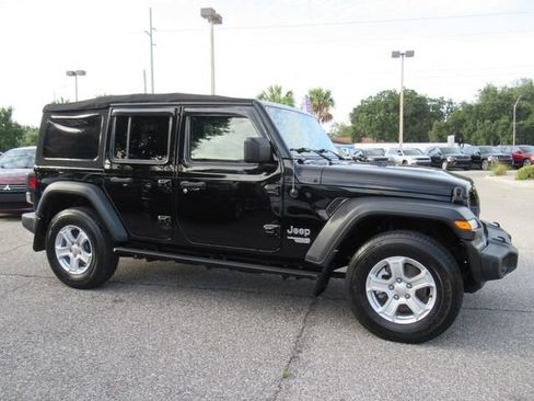 Used 2018 Jeep Wrangler Unlimited Sport S AWD/4WD image 2