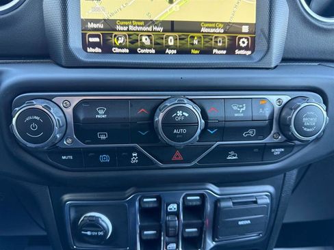 Used 2023 Jeep Wrangler Sahara AWD/4WD image 23