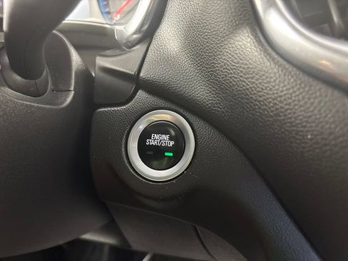 Used 2018 Chevrolet Equinox LT FWD image 34
