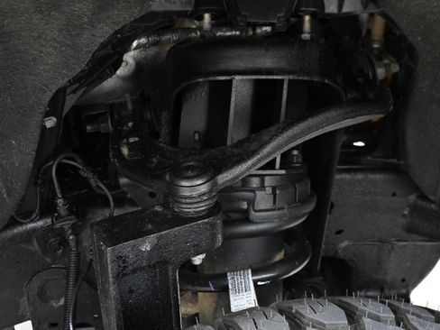 Used 2024 GMC Sierra 1500 SLE w/ Preferred Package image 10