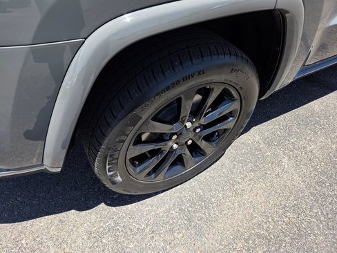 Used 2020 Jeep Grand Cherokee Altitude RWD image 10