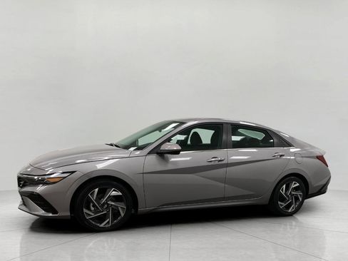 Used 2025 Hyundai Elantra SEL image 8