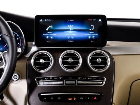 Certified 2022 Mercedes-Benz GLC 300 4MATIC w/ Premium Package Lite image 32