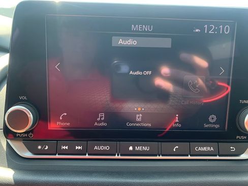 Used 2025 Nissan Rogue SV FWD image 14