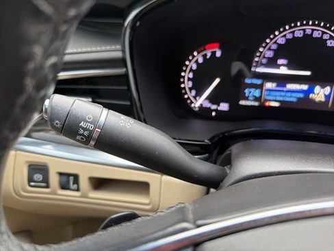 Used 2019 Cadillac XT5 FWD image 21