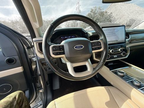Used 2023 Ford Expedition Limited AWD/4WD image 12