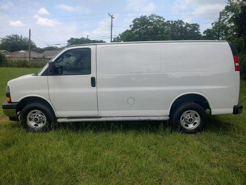 Used 2021 GMC Savana 2500 w/ Driver Convenience Package image 10