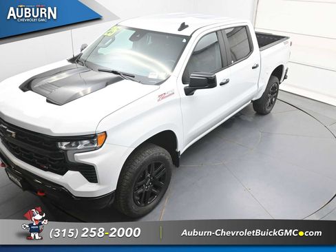 Used 2025 Chevrolet Silverado 1500 LT Trail Boss AWD/4WD image 28