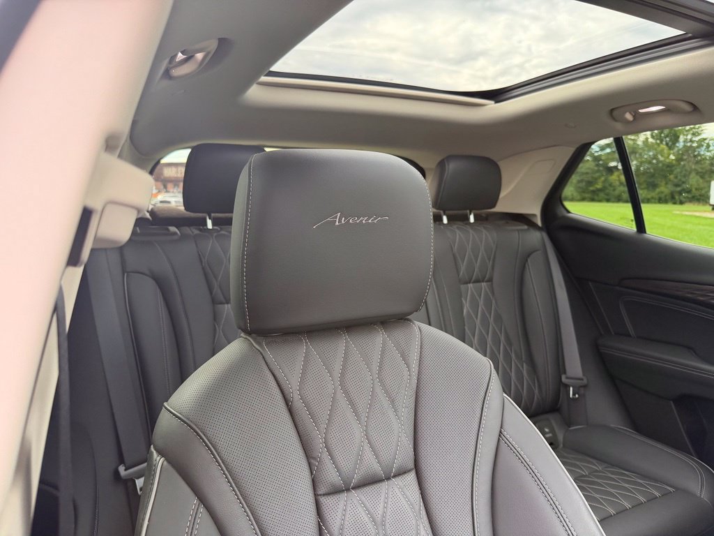 Used 2023 Buick Envision Avenir AWD/4WD image 33