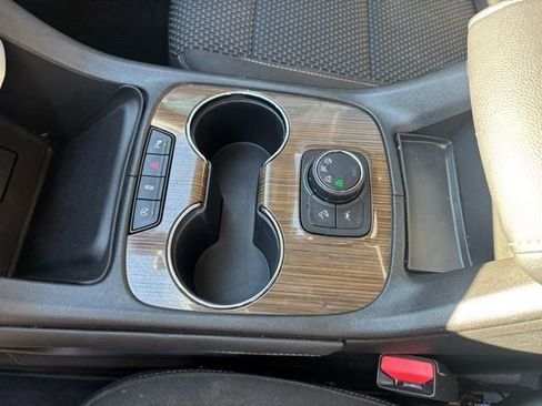 Used 2023 GMC Acadia SLE image 21