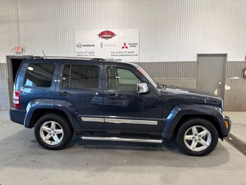 Used 2008 Jeep Liberty Limited w/ Premium Group AWD/4WD image 3
