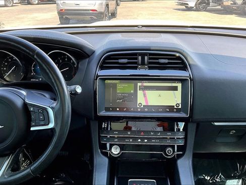 Used 2020 Jaguar F-PACE Prestige AWD/4WD image 12