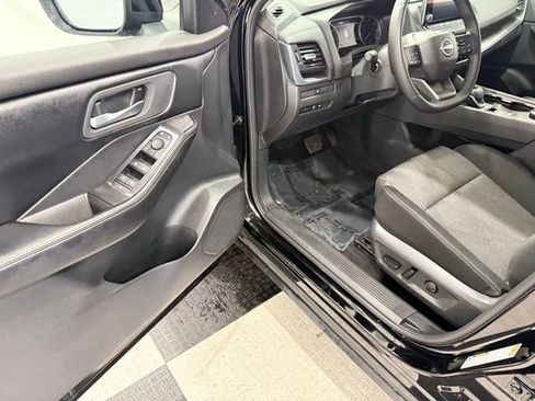 Used 2025 Nissan Rogue SV image 29