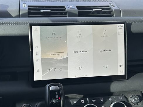 Used 2024 Land Rover Defender 130 X-Dynamic SE image 21