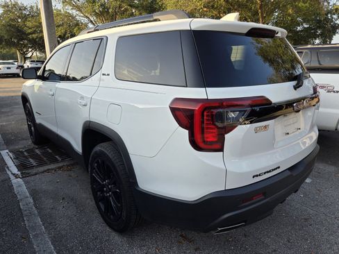 Used 2022 GMC Acadia SLE w/ Driver Convenience Package FWD image 3