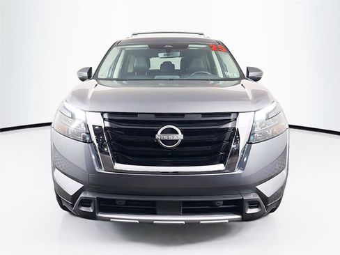 Used 2025 Nissan Pathfinder SL AWD/4WD image 2
