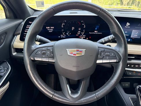 Used 2024 Cadillac XT4 Luxury w/ Cold Weather Package FWD image 14