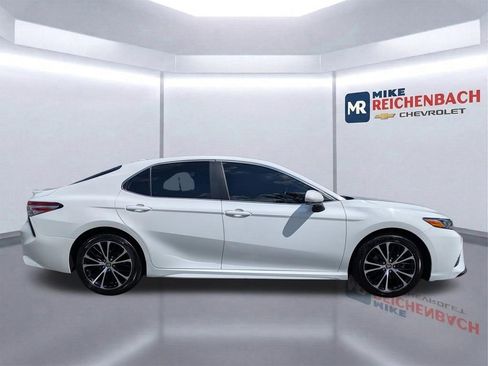 Used 2020 Toyota Camry SE image 4