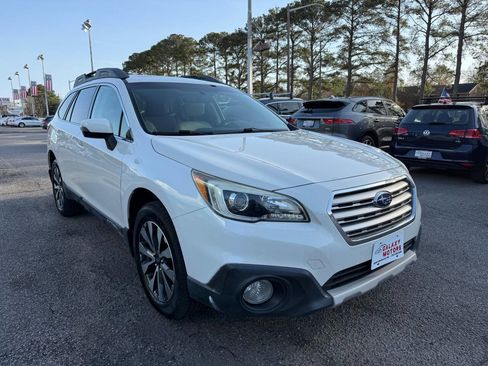 Used 2015 Subaru Outback 2.5i Limited image 3